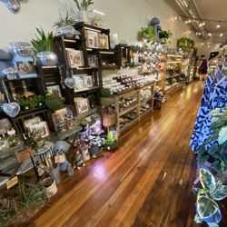 The Healing Hedge Witch - Home decor and rocks