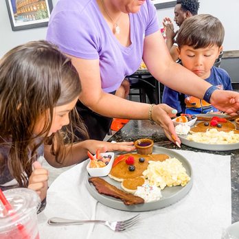 Tata's Cafe - Breakfast & Brunch Near Me - Hawthorne, California
