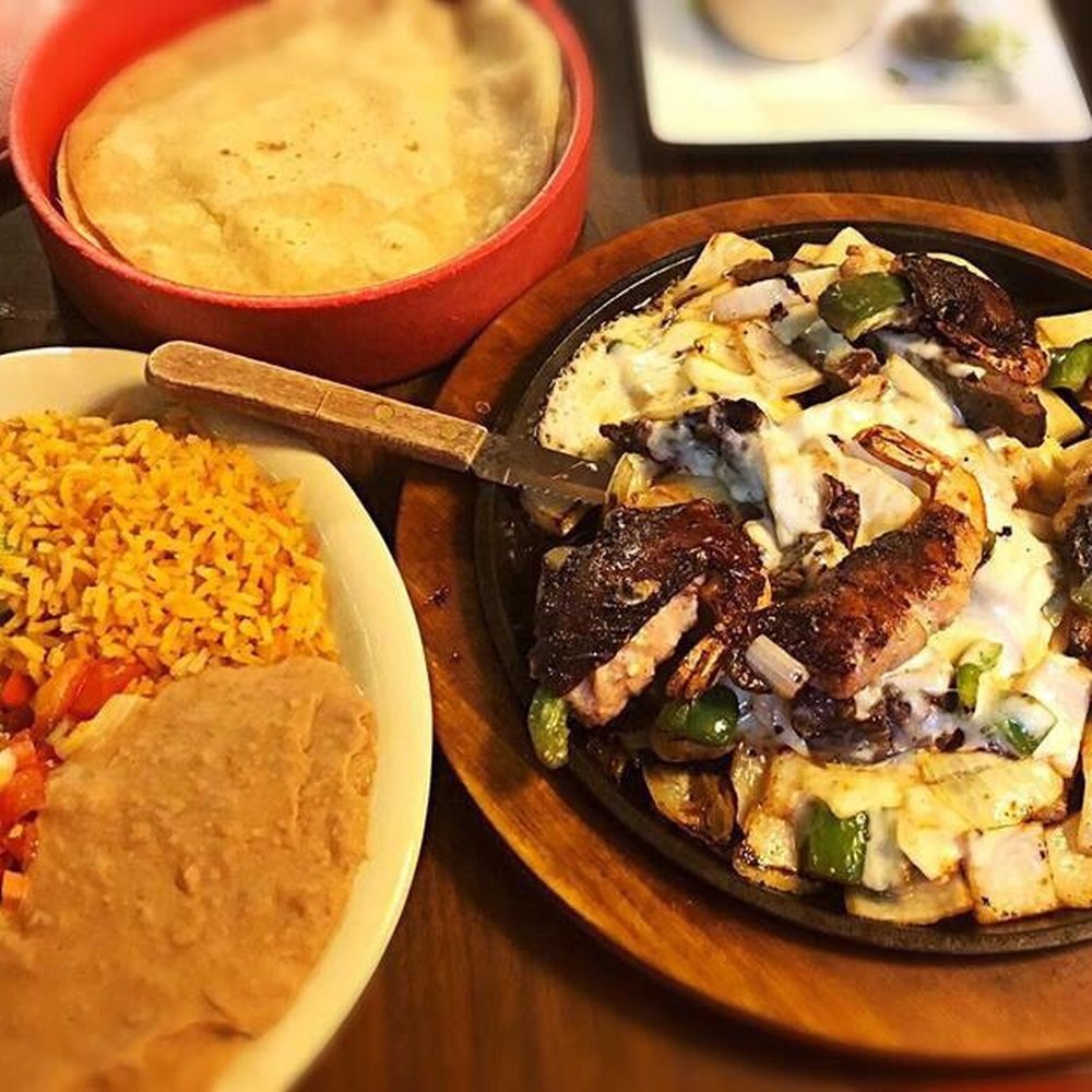 10 De Mayo - El Presidente fajitas dinner. - Mexican Near Me - Beaumont, Texas