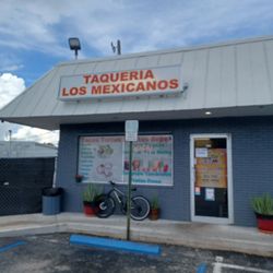 Taqueria Los Mexicanos - Outside