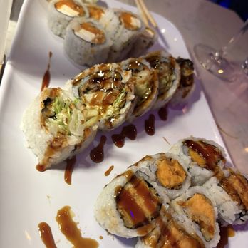 Bleu Sushi - Furthest to closest: Manhattan roll, Pittsburg Roll, pennsylvania roll - Sushi Bars Near Me - Philadelphia, Pennsylvania Bleu Sushi - Furthest to closest: Manhattan roll, Pittsburg Roll, pennsylvania roll - Sushi Bars Near Me - Philadelphia, Pennsylvania