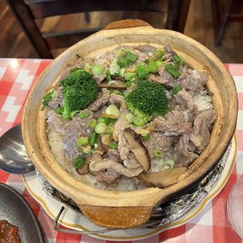 Yummy Noodle House 粥麵之家 - Beef with mushroom Claypot rice - Noodles Near Me - Bayside, New York Yummy Noodle House 粥麵之家 - Beef with mushroom Claypot rice - Noodles Near Me - Bayside, New York