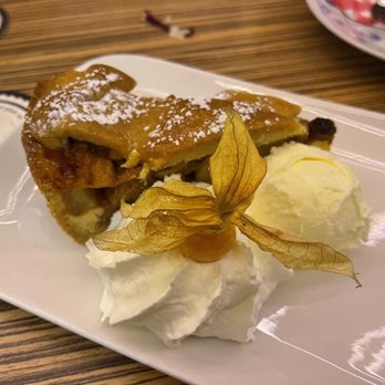 Moeders - appeLtaart Van MoeKe / MoMMy's appLe pie - Modern European Near Me - Amsterdam, New Hampshire
