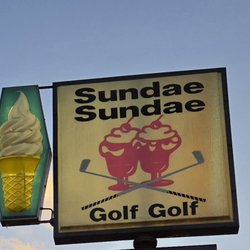 Sundae Sundae Golf Golf - Entrance sign