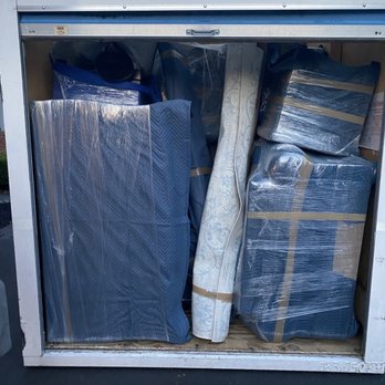 JFP Express - Loaded outside customer paid additional to have the blankets used for storage - Movers Near Me JFP Express - Loaded outside customer paid additional to have the blankets used for storage - Movers Near Me