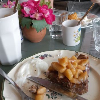Meneer Peer - Delicious dutch "French toast" with apple compote - Breakfast & Brunch Near Me - Utrecht, Utah Meneer Peer - Delicious dutch "French toast" with apple compote - Breakfast & Brunch Near Me - Utrecht, Utah