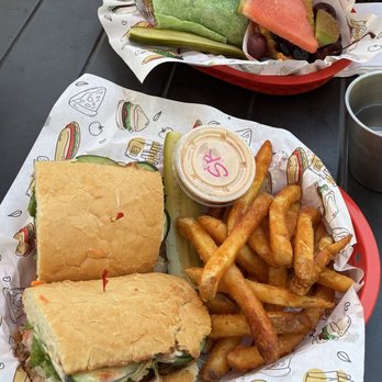 Dukes Cafe - Cafes Near Me - Los Angeles, California