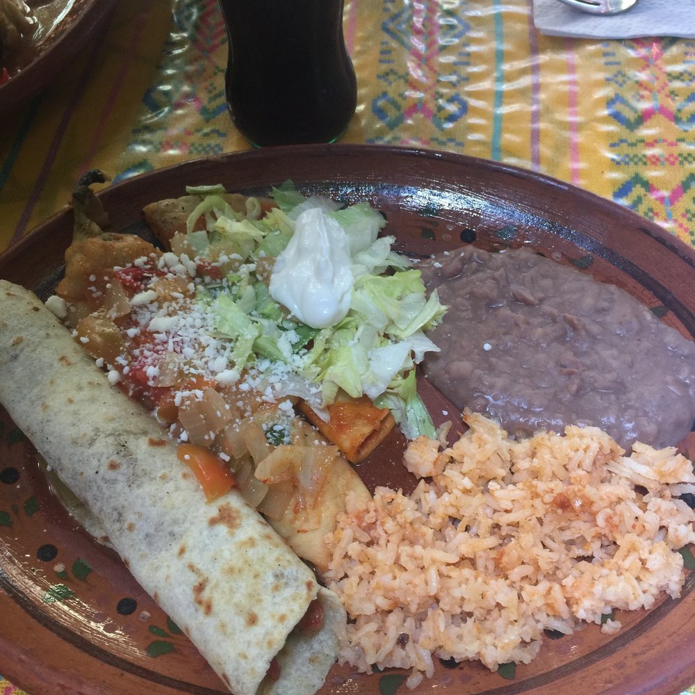 La Casa del Desayuno - Burrito, Chile relleno and Enchilada plate - Northern Mexican Near Me - Rosarito, MEX La Casa del Desayuno - Burrito, Chile relleno and Enchilada plate - Northern Mexican Near Me - Rosarito, MEX