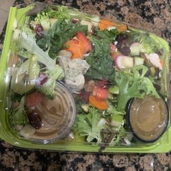 Salata - Small salad with chicken
