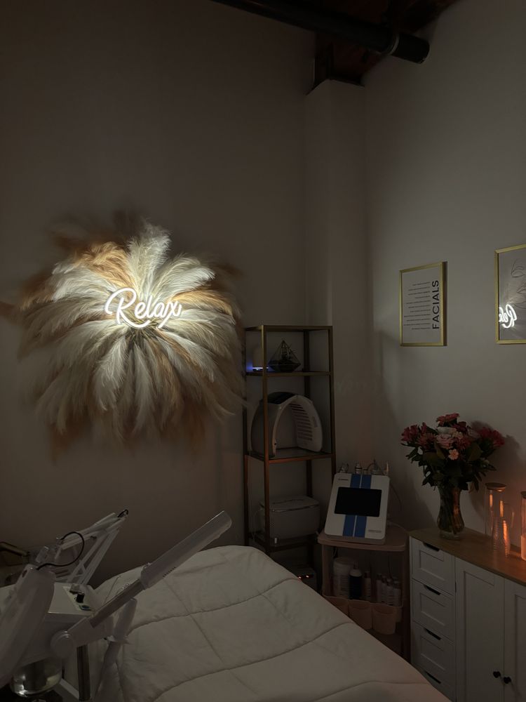 Jaleesa’s Beauty Bar Logo