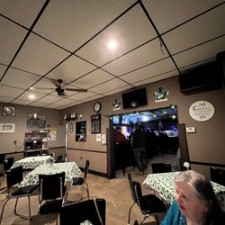 Sneaker's - Dining area and bar area