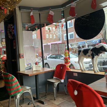 Harry's on the Hill - inside - Burgers Near Me - Providence, Rhode Island