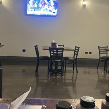 Big Ed's BBQ - Wonderful dining area for eat-in. - Barbeque Near Me - Waukegan, Illinois