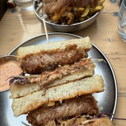 Sacré Burger - Katsu sandwich