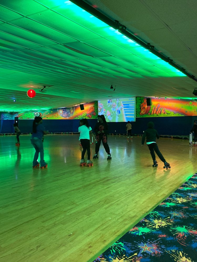 STARLITE FAMILY FUN CENTER Updated July 2024 29 Photos & 30 Reviews 3710 N Henry Blvd