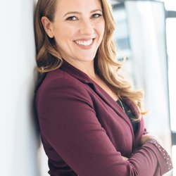 Tina Leu Fotos - Personal Branding/Headshot service starting at $450.
