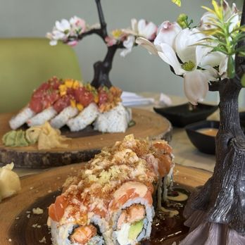 Happy Fish Sushi - Mango Duo Roll - Sushi Bars Near Me - Pembroke Pines, Florida