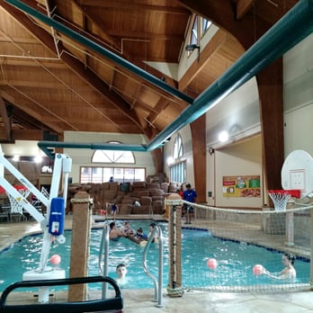 Great Wolf Lodge - Basketball, pool area - Resorts Near Me - Baraboo, Wisconsin Great Wolf Lodge - Basketball, pool area - Resorts Near Me - Baraboo, Wisconsin