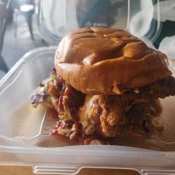 Chicken Ranch - Cleveland Hot Chicken Sandwich - Chicken Shop Near Me - University Heights, Ohio