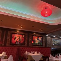 Bollywood Indian Restaurant-Sherman Oaks - Restaurant beautiful lighting and ambiance