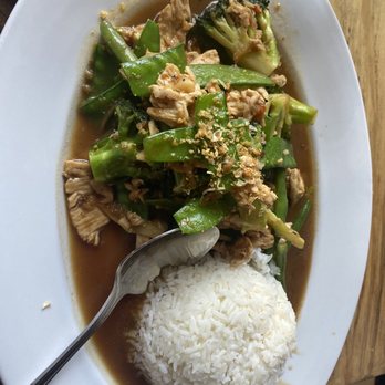 Mom's Siam - Siam Chicken Stir Fry - Thai Near Me - Richmond, Virginia Mom's Siam - Siam Chicken Stir Fry - Thai Near Me - Richmond, Virginia