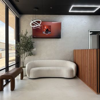 Sahara salon - comfy waiting area - Barbers Near Me - Las Vegas, Nevada Sahara salon - comfy waiting area - Barbers Near Me - Las Vegas, Nevada