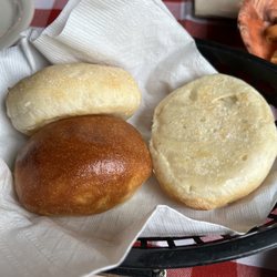 Bennie's Red Barn - Delicious hot rolls