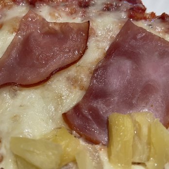 Showtime Pizzeria - Hawaiian pizza - Pizza Near Me - Aptos, California Showtime Pizzeria - Hawaiian pizza - Pizza Near Me - Aptos, California