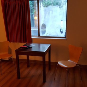 Motel 6 - Classy window dirt, sumptuous decor, Church basement chairs, linoleum floor, Formica table top.  That one flew over the cuckoo's nest feel. - Hotels Near Me - Gresham, Oregon