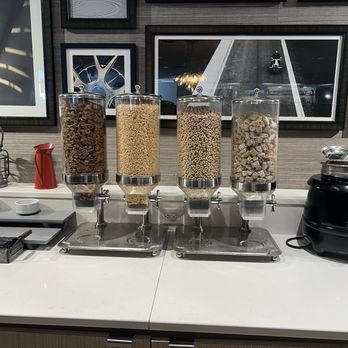 Sheraton Milwaukee Brookfield Hotel - Breakfast bar - Hotels Near Me - Brookfield, Wisconsin Sheraton Milwaukee Brookfield Hotel - Breakfast bar - Hotels Near Me - Brookfield, Wisconsin