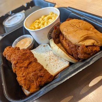 Dave's Hot Chicken - Slider and tender with mac and cheese - Chicken Shop Near Me - Indianapolis, Indiana Dave's Hot Chicken - Slider and tender with mac and cheese - Chicken Shop Near Me - Indianapolis, Indiana