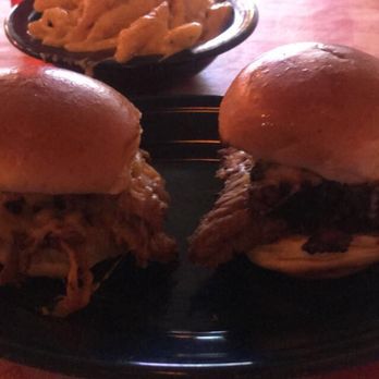 Fat Bob's Smokehouse - Sliders and Mac & cheese - Barbeque Near Me - Buffalo, New York