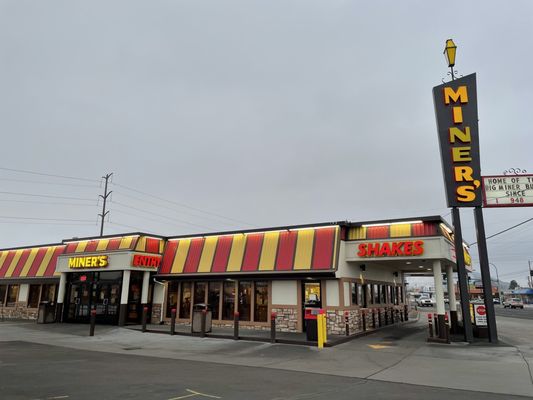 Miner's Drive-In Restaurant by null