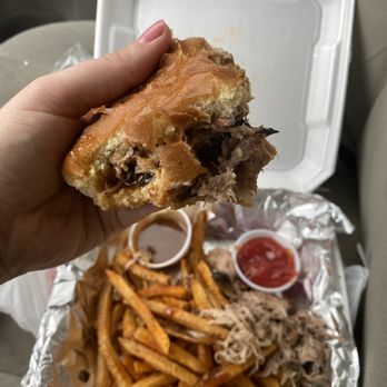 Smokin' Butts BBQ - Barbeque Near Me - Pioneer, Tennessee