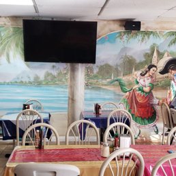 Another mural inside the restaurant. This one makes you feel like you could just walk up and dance with the couple. Another mural inside the restaurant. This one makes you feel like you could just walk up and dance with the couple.