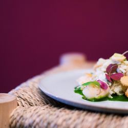 La Maison de Petit Pierre - Salade d'avril, une entrée colorée