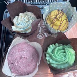 Sweetopia - Sample cupcakes for wedding cake tasting