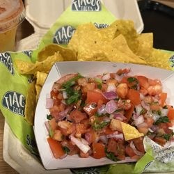 Tiagos Tacos - Chips and salsa