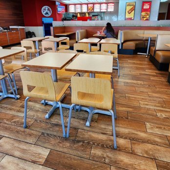Wendy's - Dining Area - Burgers Near Me - Phoenix, Arizona