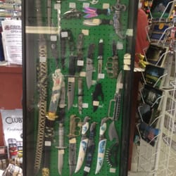 USA Truckstop - Cool knife selection by the counter!