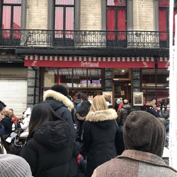 Fritland - Long line at Fritland - Friterie Near Me - Brussels, BRU Fritland - Long line at Fritland - Friterie Near Me - Brussels, BRU