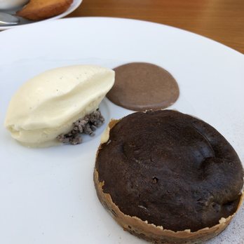 Eligo - Dark chocolate cake - Swiss Food Near Me - Lausanne, VD