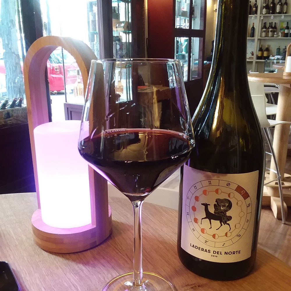 Angolo Di Vino - Organic red wine,Tinto Fino grape variety, by Bodegas Arzuaga Navarro winery, located in Campo de Peñafiel, (Valladolid) - Beer, Wine & Spirits Near Me - València, V