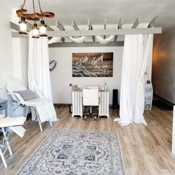 Drift Away Day Spa - This is a beautiful downtown Hillsboro, Texas day spa.  Jamie's massages get booked out, but they also have eyelash, botox, and more.