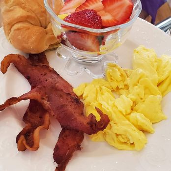Carriage Way Centennial - It's a chef's choice breakfast everyday, and the chef has TASTE. Make sure to try the local coffee! - Hotels Near Me - Saint Augustine, Florida