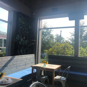 Howdy's Sonrisa Cafe - Seating area - Cafes Near Me - Malibu, California Howdy's Sonrisa Cafe - Seating area - Cafes Near Me - Malibu, California