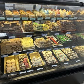 Mixin' It Up - Macarons, bars, cupcakes, muffins - Bakeries Near Me - Sauk Rapids, Minnesota
