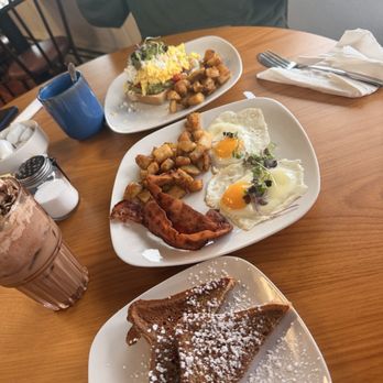 Cafe Amore - Breakfast & Brunch Near Me - Pawtucket, Rhode Island
