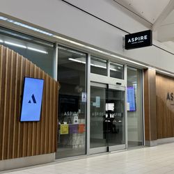 Aspire Lounge - Aspire Lounge (Terminal 2) - This was still closed at 5:00am, which is opening time