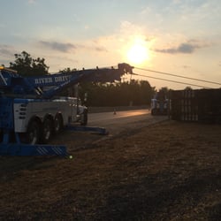 River Drive Wrecker Service